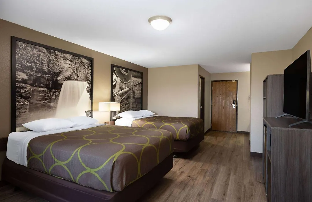 Super 8 By Wyndham Belgrade/Bozeman Airport-1