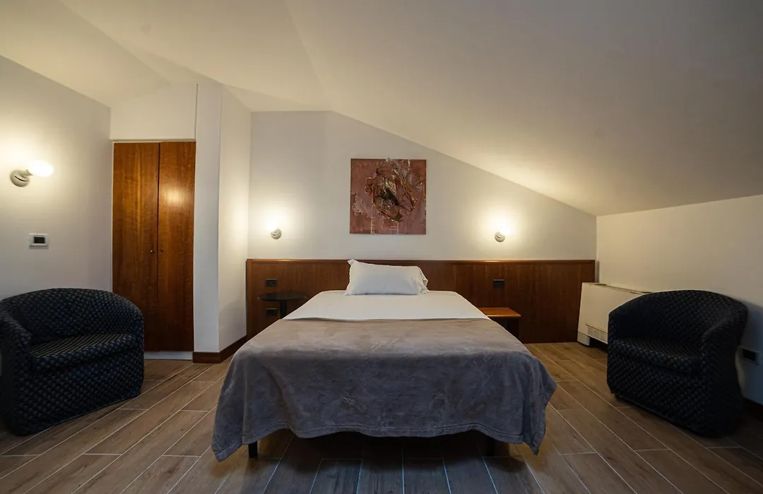 HOTEL QUERINI Essential Business Hotel Sandrigo-1