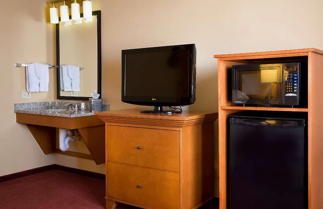Embassy Suites By Hilton Kansas City International Airport-1