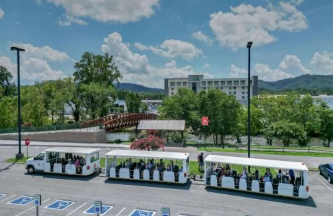 Holiday Inn & Suites Pigeon Forge Convention Center By Ihg-1