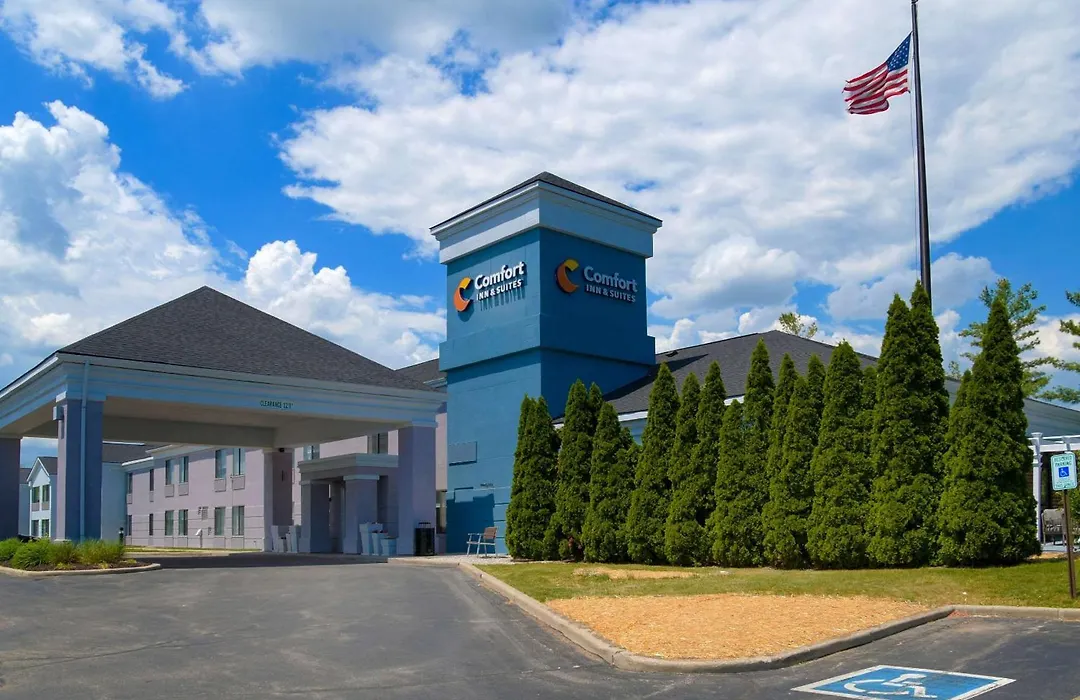 Comfort Inn & Suites Nw Milwaukee-1
