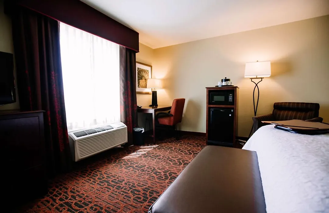 Hampton Inn & Suites Minot-1