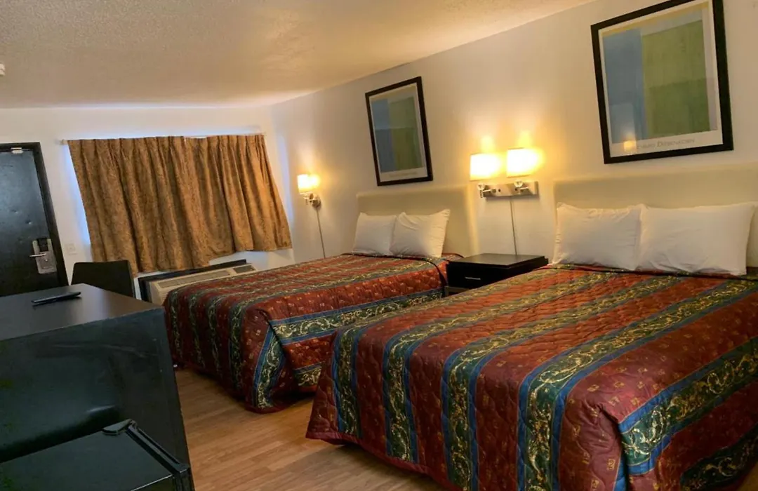 Economy Inn Of Holland-1