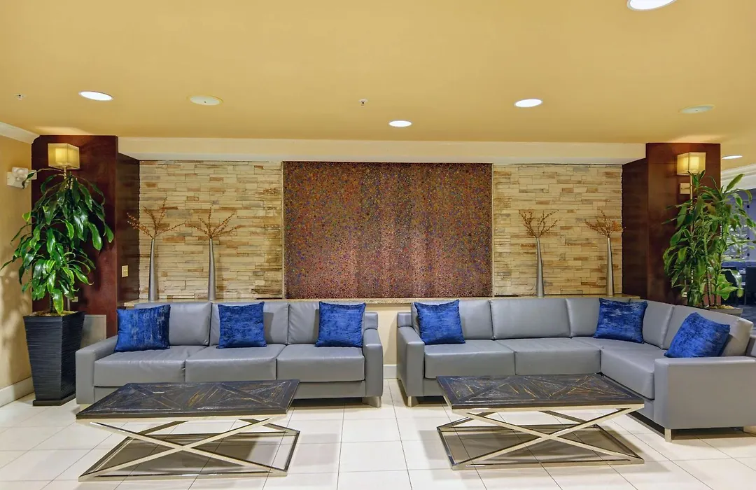 Embassy Suites Valencia-1
