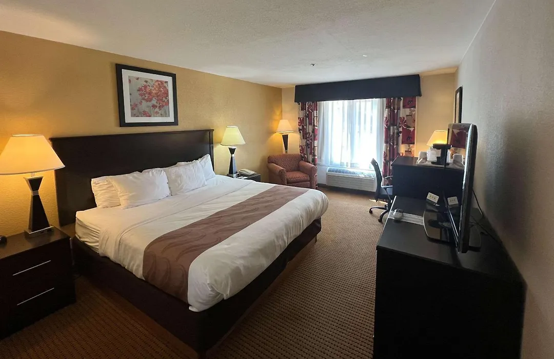Quality Inn & Suites Farmington-1