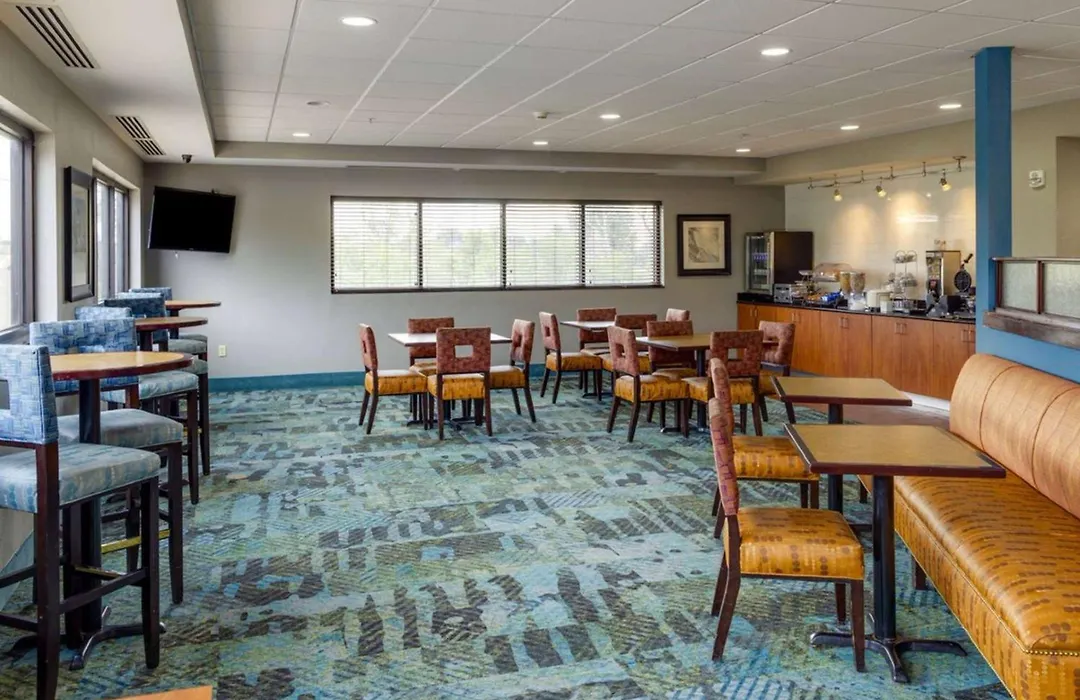La Quinta By Wyndham Edmond-1