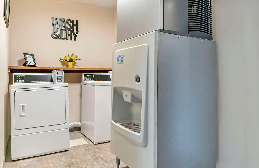 Quality Inn Saint Ignace I-75-1