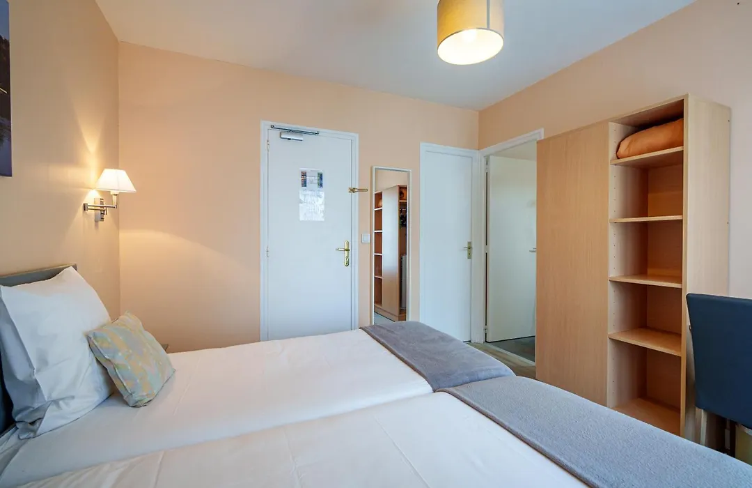 Hotel Val De Loire-1