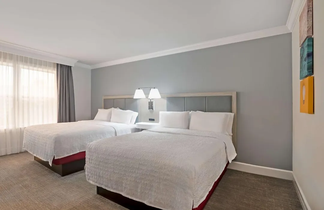 Hampton Inn & Suites Stamford-1