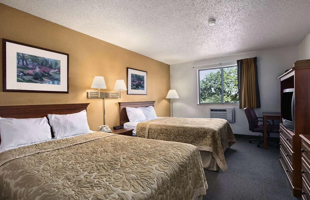 Super 8 By Wyndham Canton/Livonia Area-1