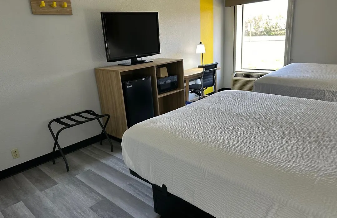 Super 8 By Wyndham Alexandria La-1