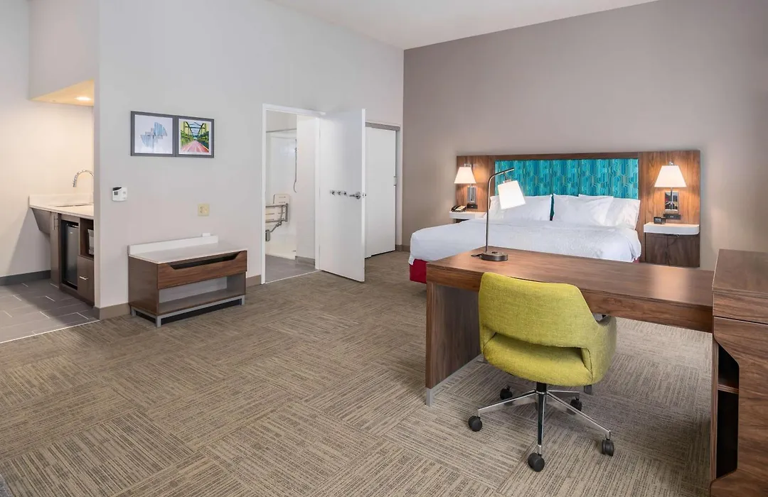 Hampton Inn & Suites Hartford-Manchester-1