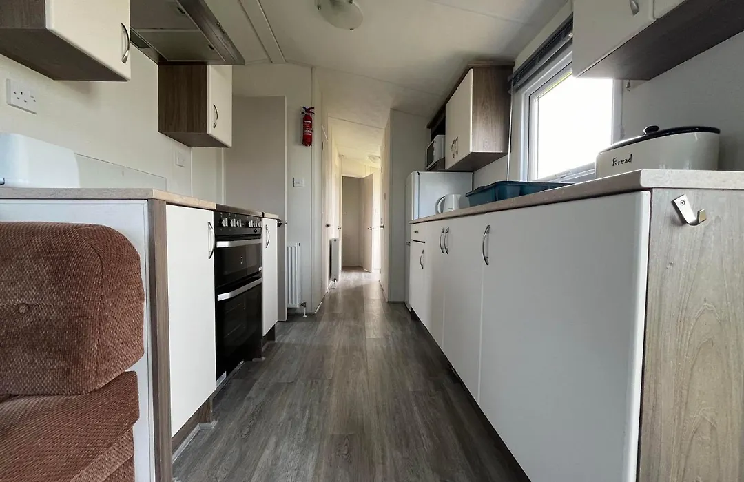 Ormesby Beach Haven: Pet-Friendly Family Retreat-1