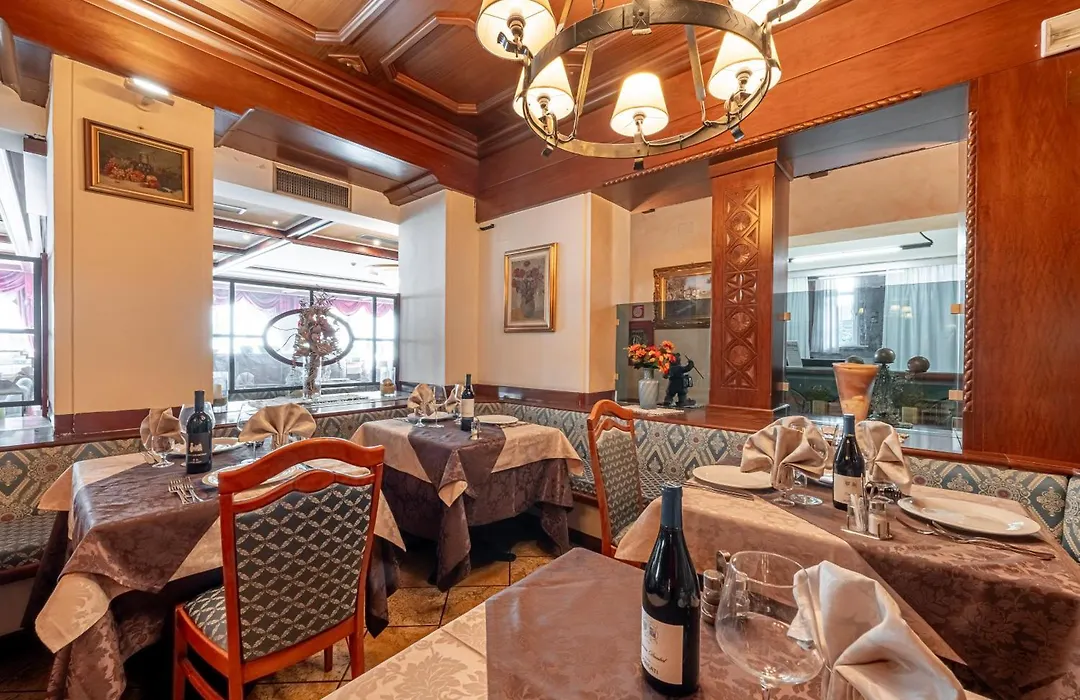 Hotel Dolomiti Schloss-1