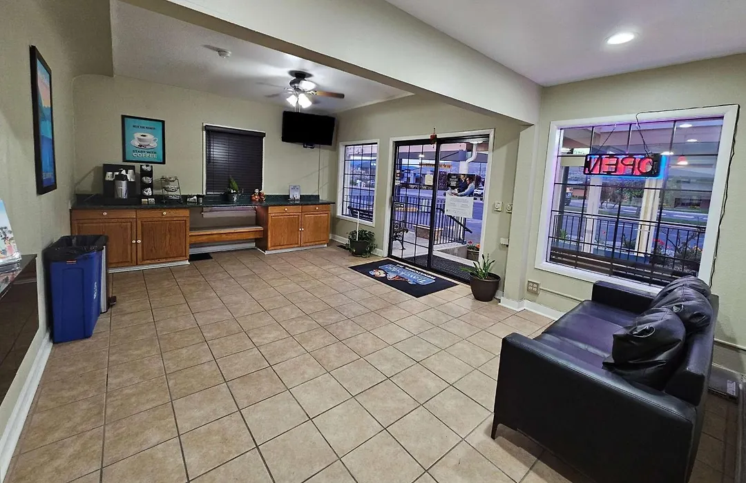 Travelodge By Wyndham Wenatchee-1