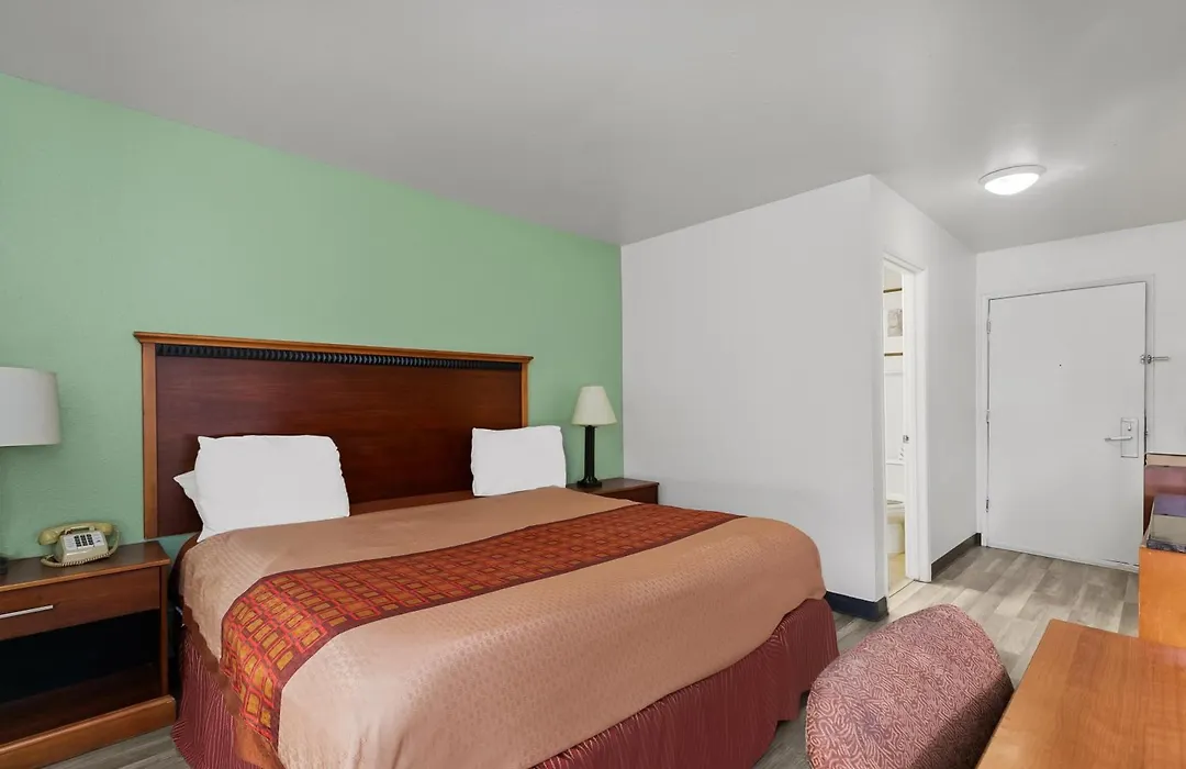 Americas Best Value Inn - Lincoln Airport-1