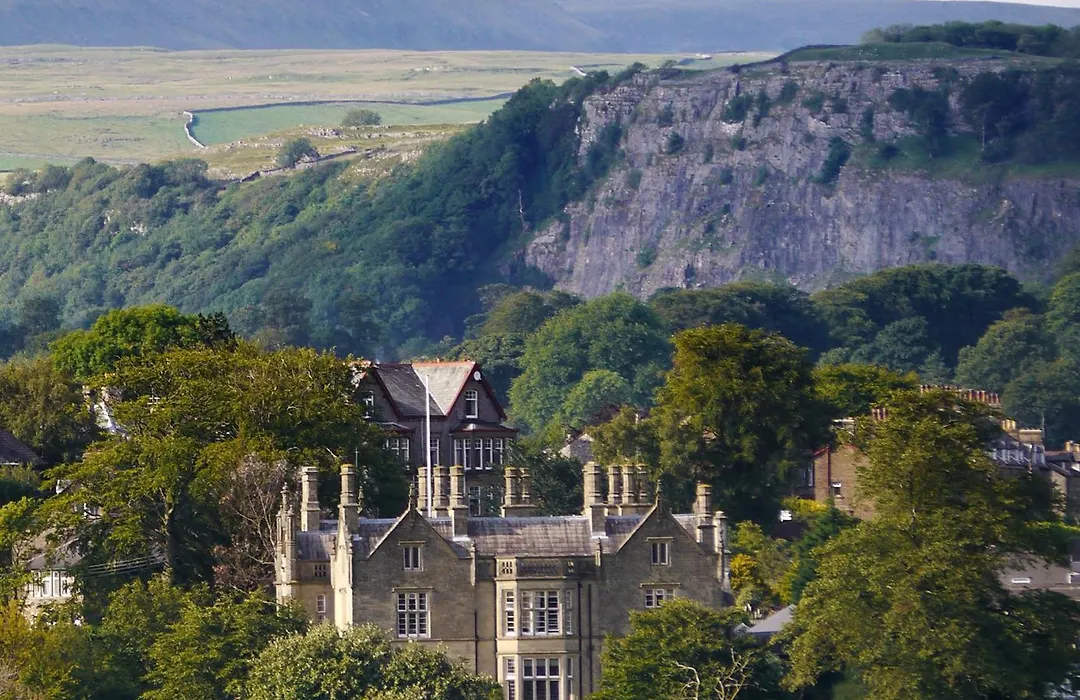 Falcon Manor Hotel-1