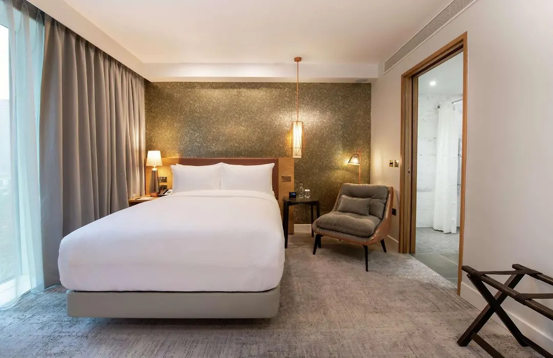 Lincoln Plaza Hotel London, Curio Collection By Hilton-1