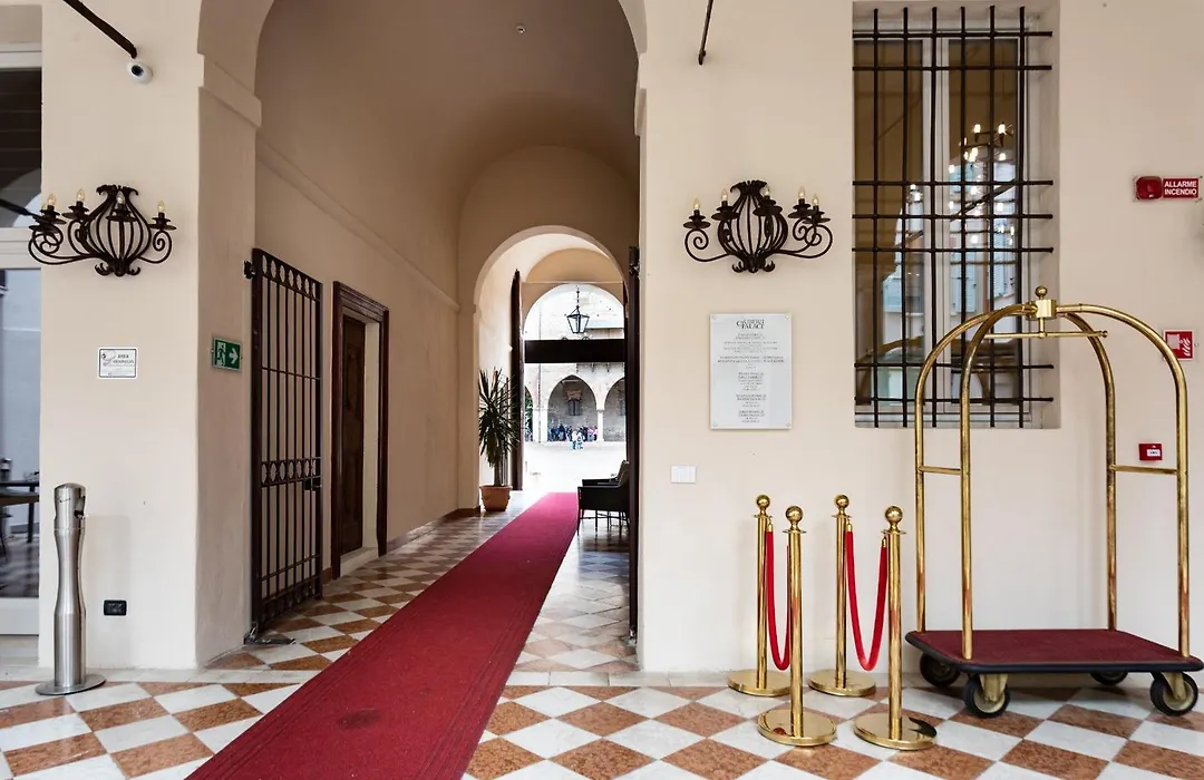 Cà Uberti Palace Hotel-1