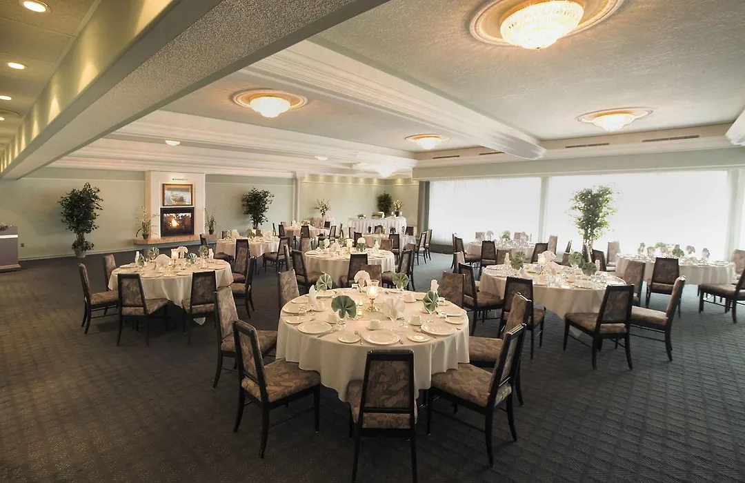 Chateau Louis Hotel & Conference Centre-1
