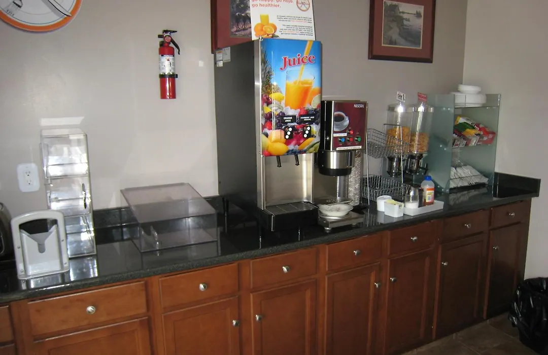 Canadas Best Value Inn & Suites-Vernon-1