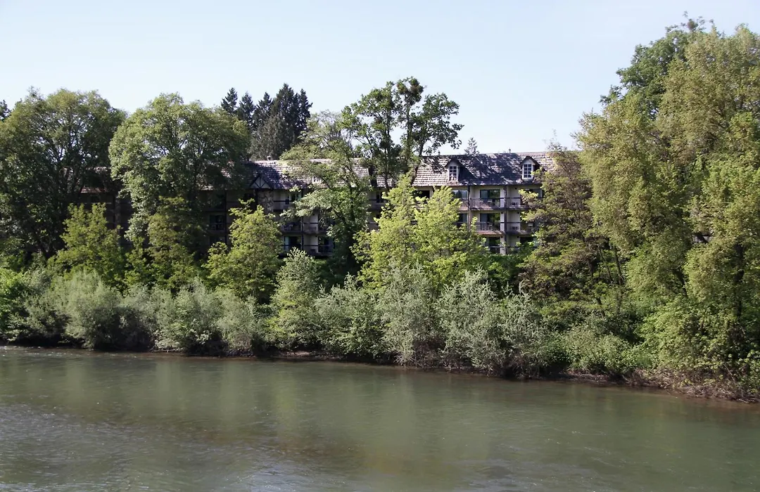 Riverside Inn-1