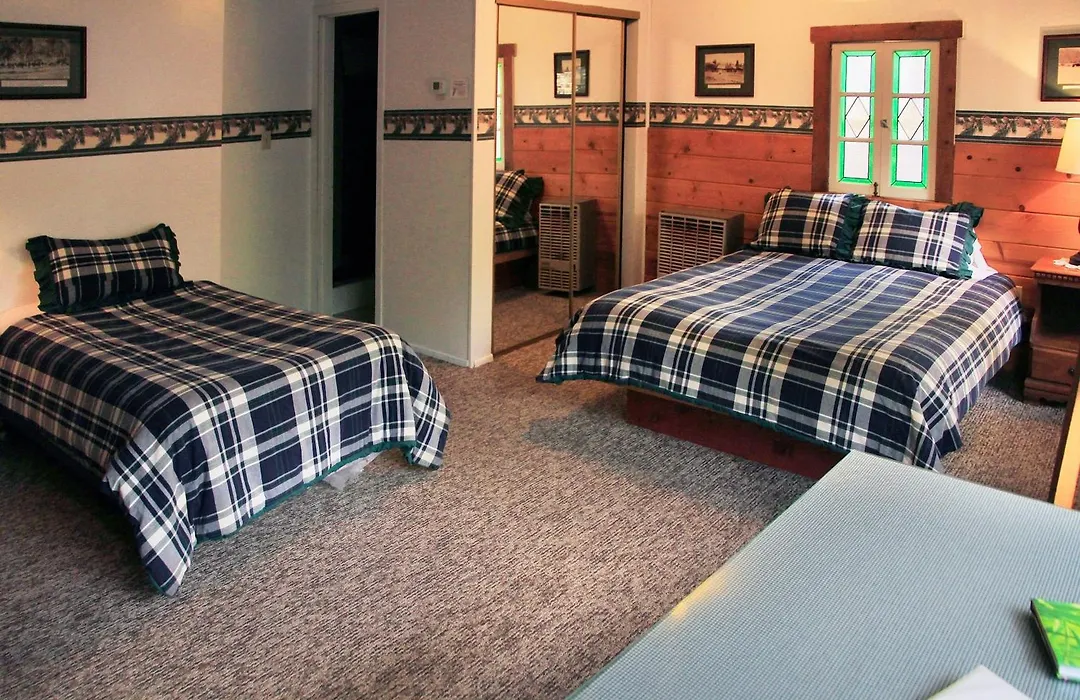 Silver Pines Lodge-1