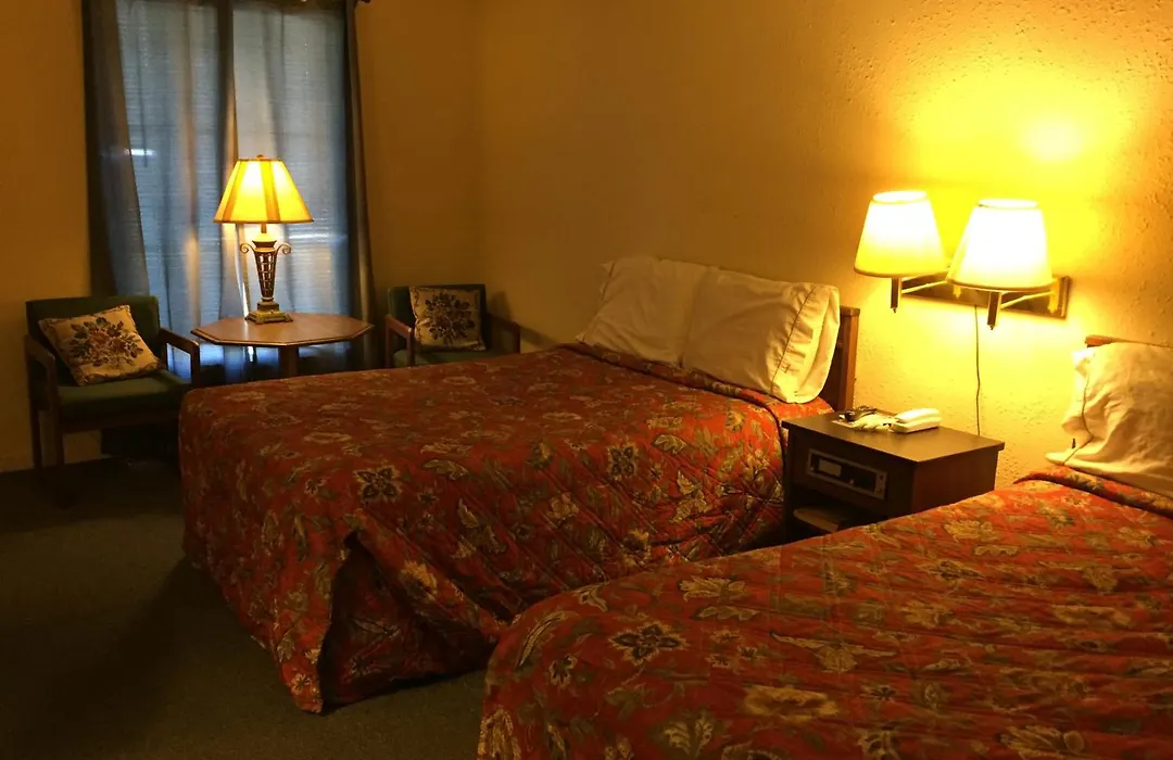 Rustic Motel Rolla-1