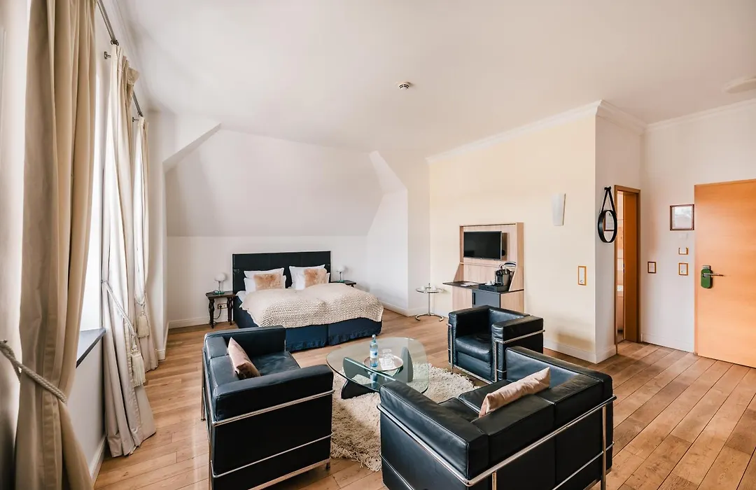 SCHLOSS RANZOW - kleines Romantik Hotel - Wellness - Golfplatz - Hochzeiten&Feiern-1