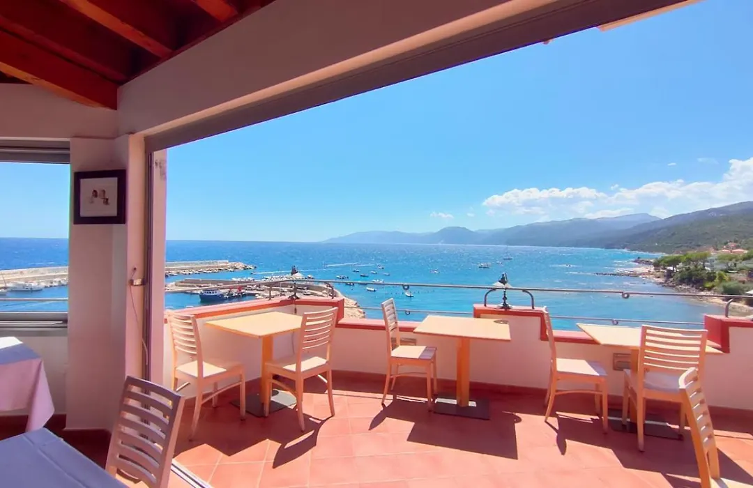 Bue Marino Hotel & Rooftop Bar-1