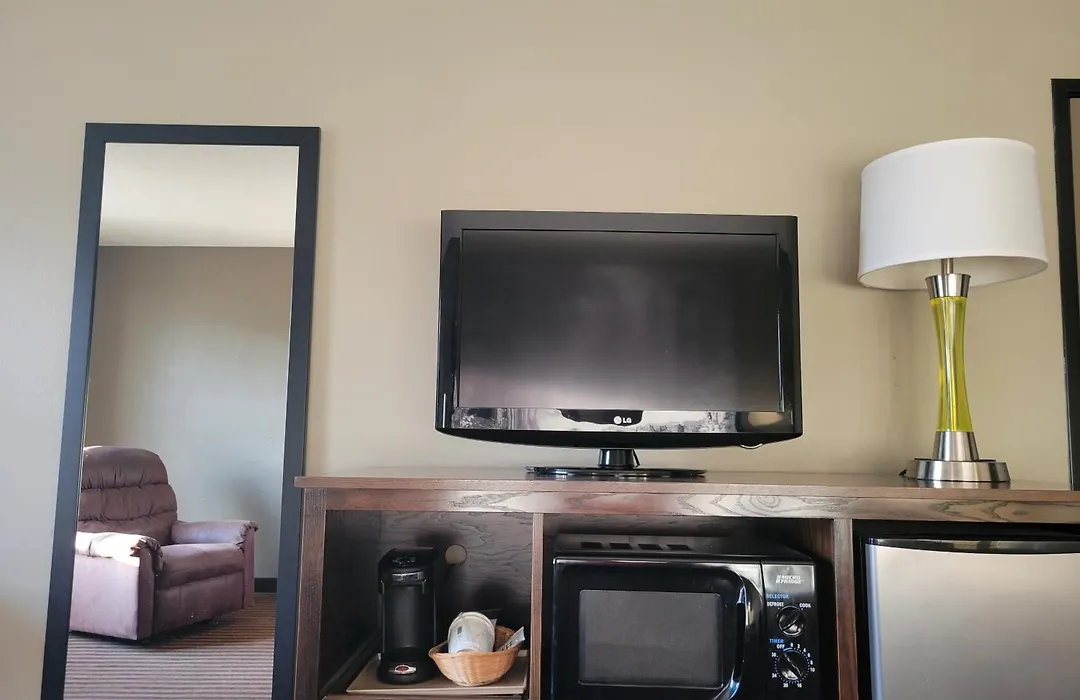 Super 8 By Wyndham Portage-1