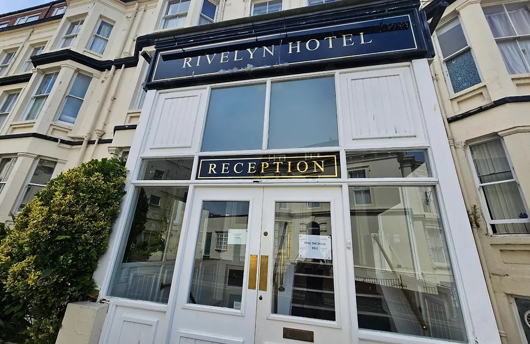 Rivelyn Hotel Bar & Restaurant-1