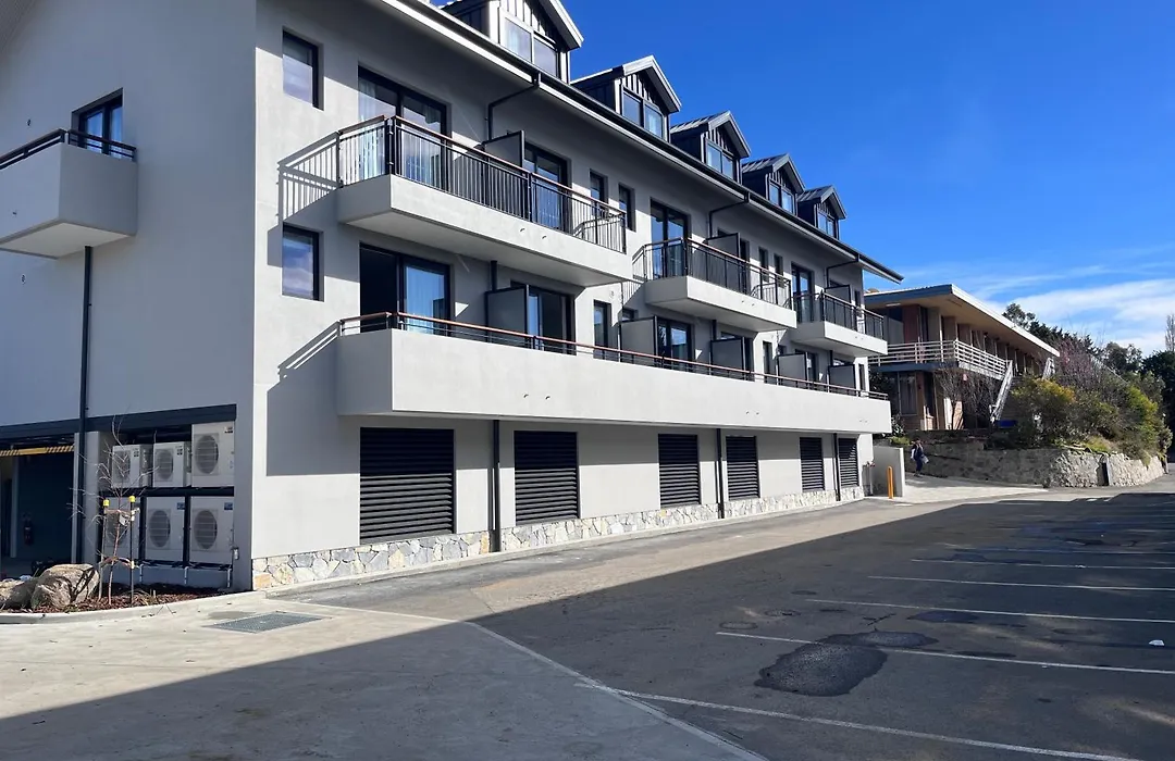 Lake Jindabyne Hotel-1