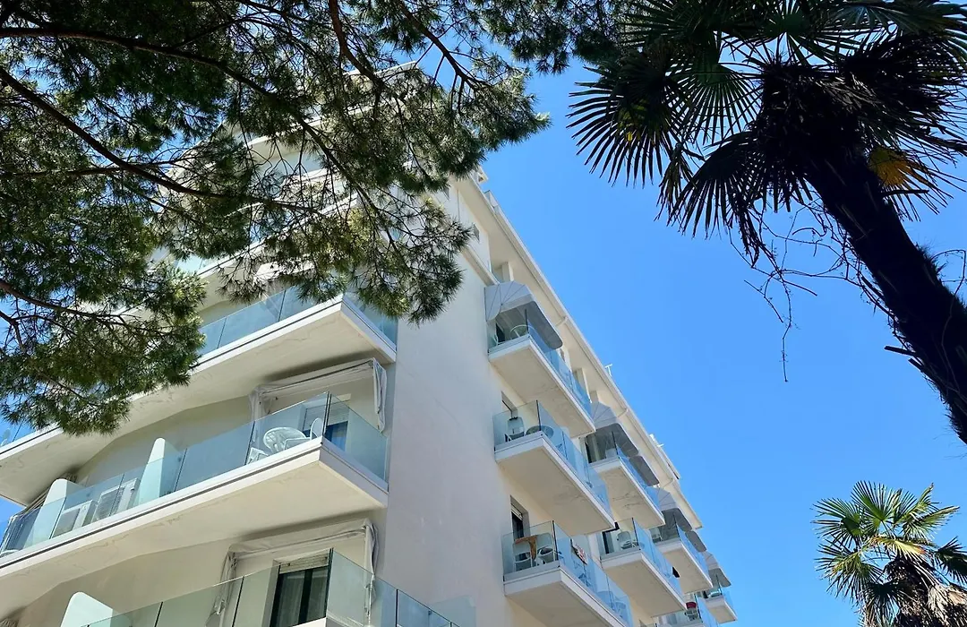 Hotel President-1