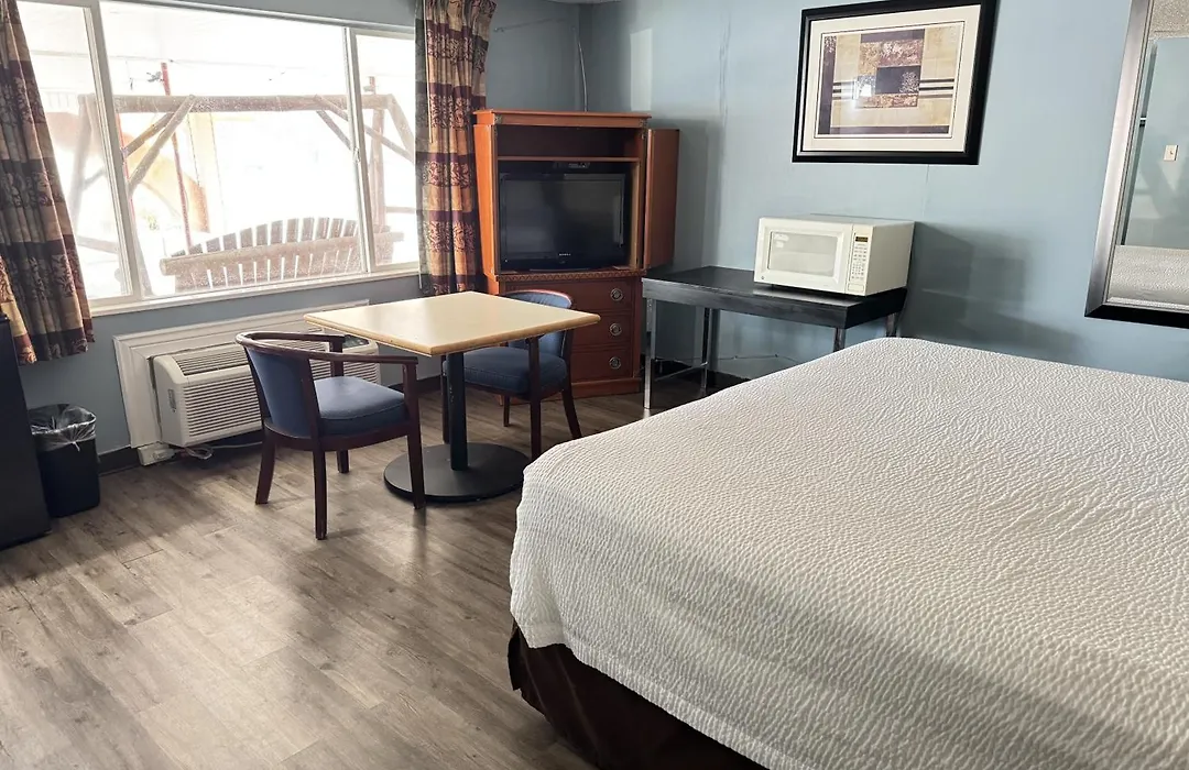 Safari Motel-1