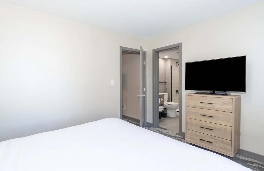 Sandman Hotel & Suites Regina-1