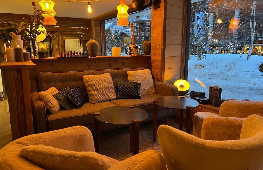 Everest Hotel-1