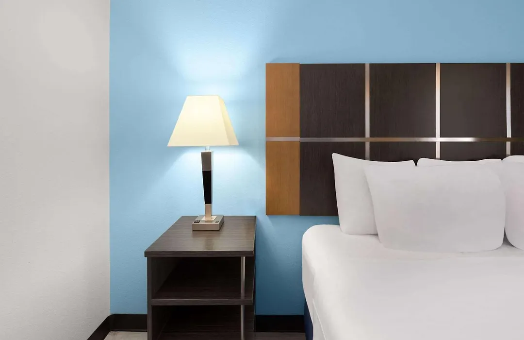 Days Inn & Suites By Wyndham Lubbock Medical Center-1