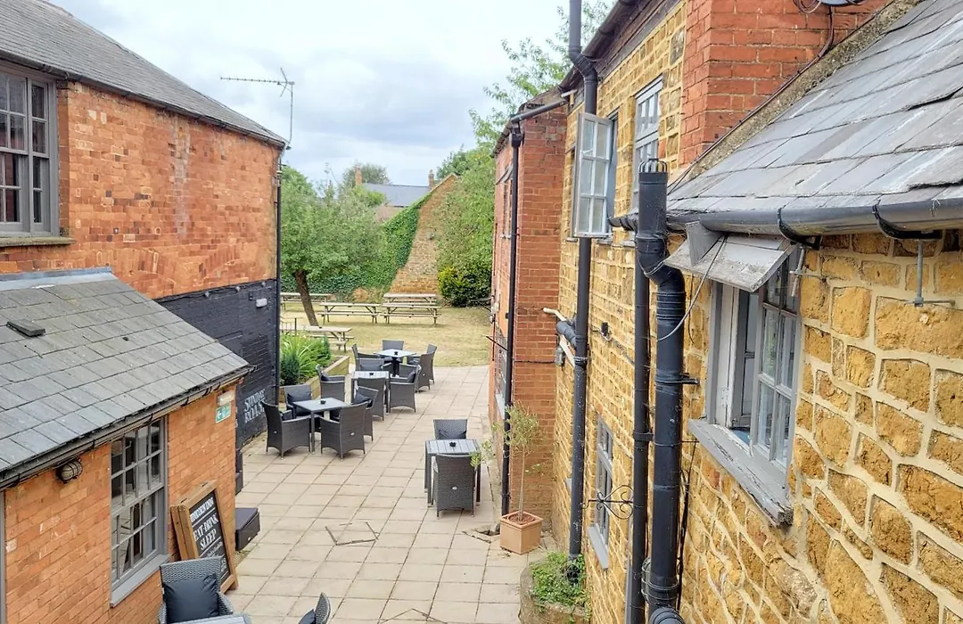 Unicorn Inn-1