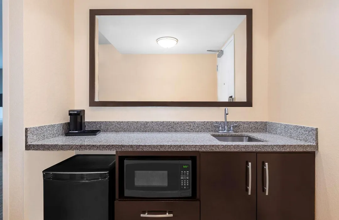 Hampton Inn & Suites Madison Downtown-1