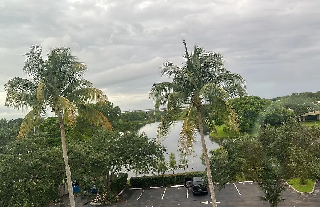 La Quinta Inn & Suites By Wyndham Sawgrass-1