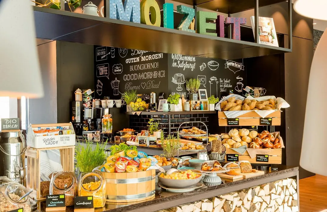 Motel One Salzburg-Süd-1