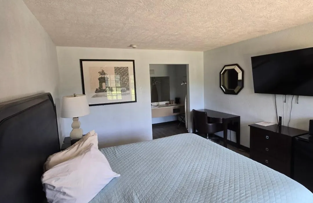 Best Price Motel & Suites-1