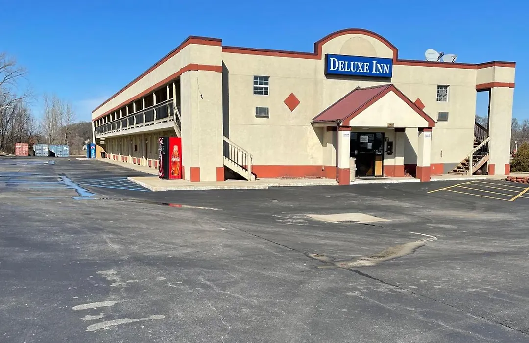 Deluxe Inn-1