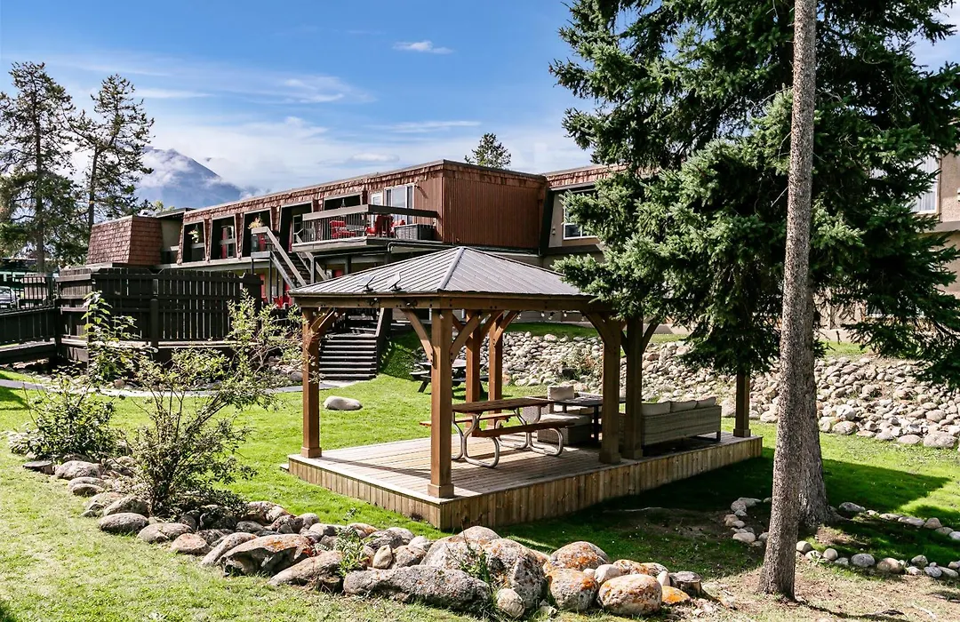 Tonquin Inn-1