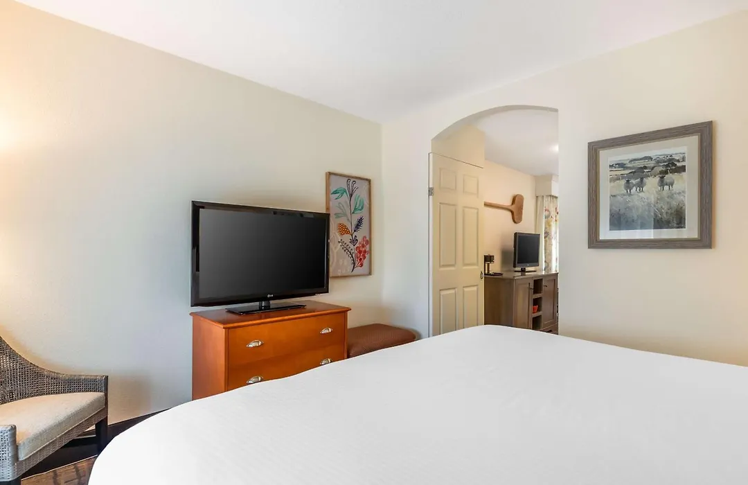 Best Western Plus University Park Inn & Suites-1