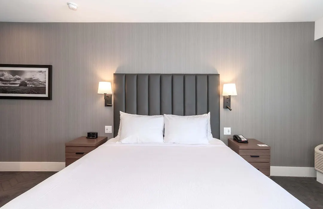 Sandman Signature Saskatoon South Hotel-1