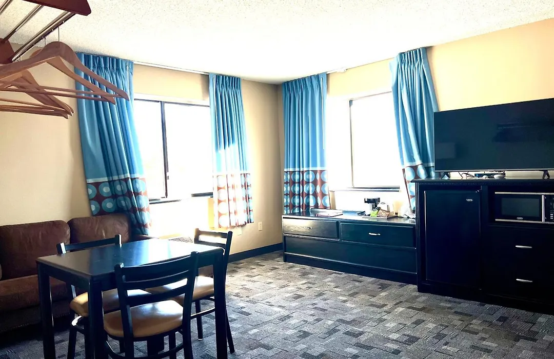 Super 8 By Wyndham Estherville-1