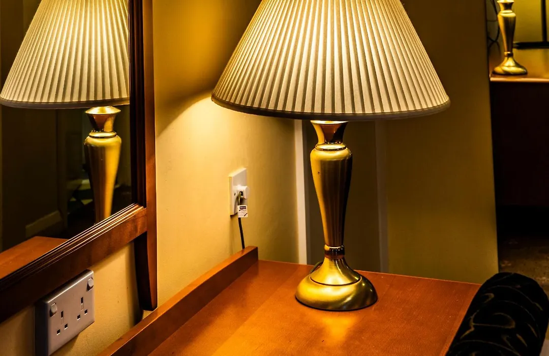 Tiverton Hotel Lounge & Venue-1
