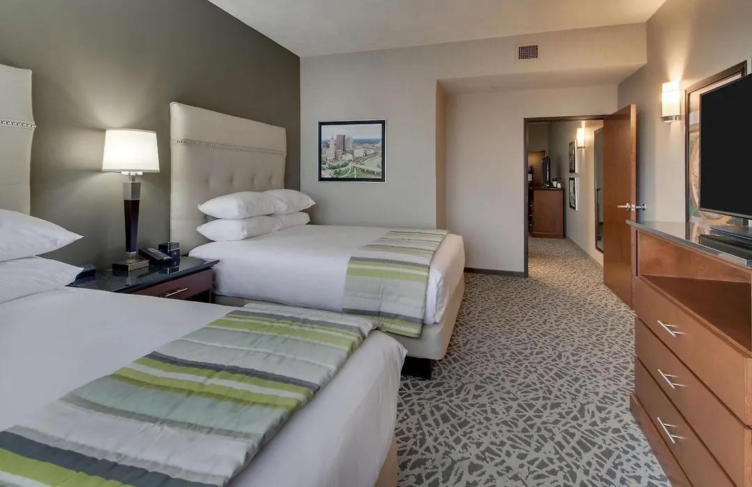 Drury Inn & Suites Cleveland Beachwood-1